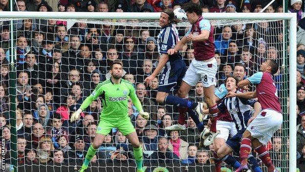 Andy Carroll scores for West Ham