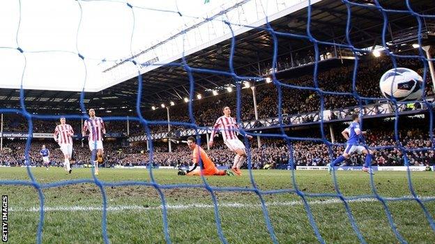 Mirallas scores for Everton