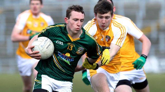 Sean Finch challenges Meath's Eamonn Wallace