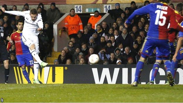 Gylfi Sigurdsson equalises for Tottenham against Basel