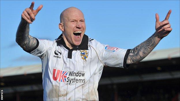 Lee Hughes