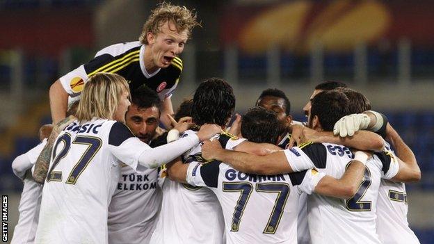 Fenerbahce celebrate aggregate win against Lazio