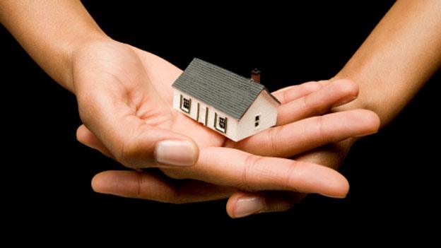 Model house in somebody's hands