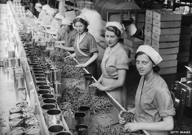 Wisbech 1934: Women canning plums