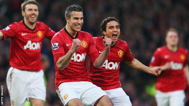 Robin van Persie (second left)