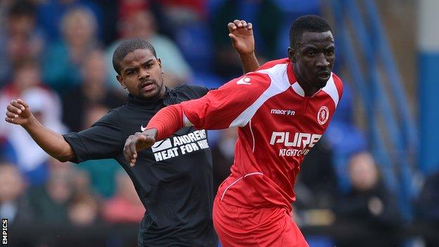 Anthony Acheampong (r) and Bradley Pritchard