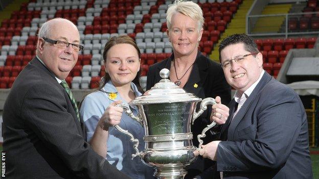 Marie Curie's Ann Hannon and Katarzyna Patynowska with Gerard Lawlor (Chairman of the Challenge Cup Committee) and Glentoran's Aubry Ralph