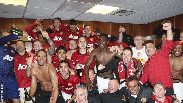 Manchester United celebrate after winning their 20th league title