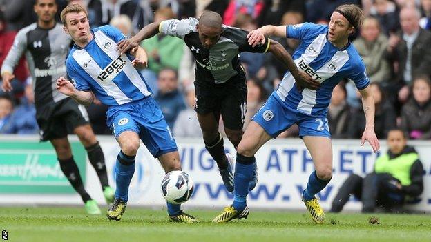 Jermain Defoe battles against Wigan