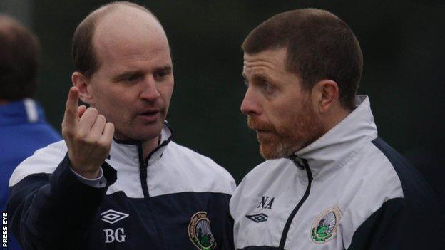 Warrenpoint manager Barry Gray (left)