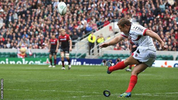 Jonny Wilkinson lands one of his seven successful kicks at goal for Toulon