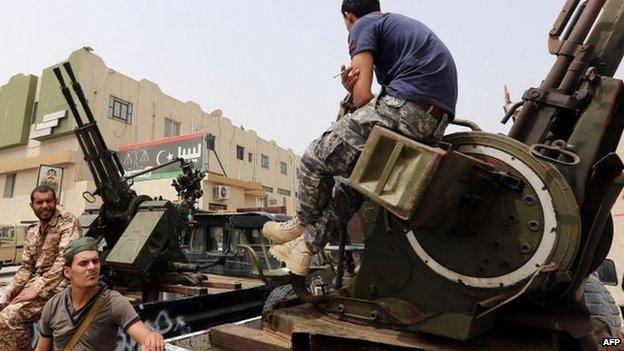 Libyan gunmen surround the Libyan Justice Ministry - 30 April 2013