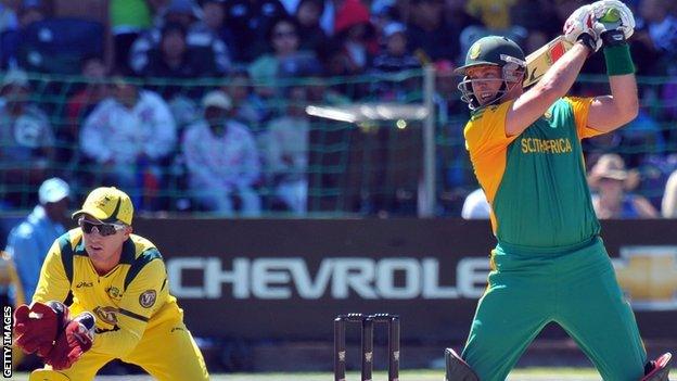 Jacques Kallis laces the ball through the off side against Australia