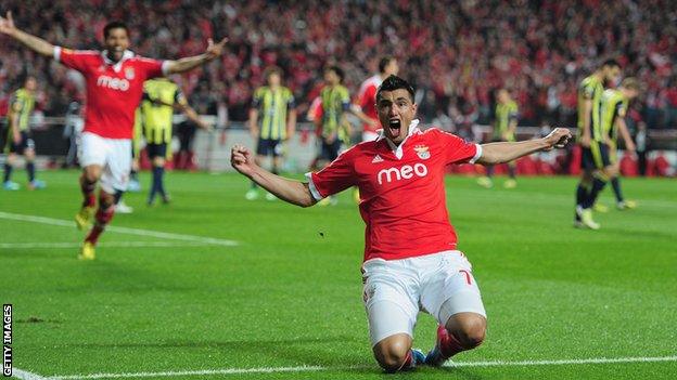 Benfica's Oscar Cardozo celebrates