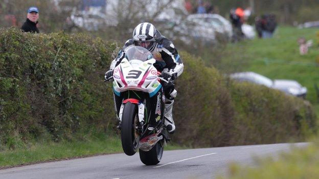 Michael Dunlop in Superbike action at the Tandragee 100