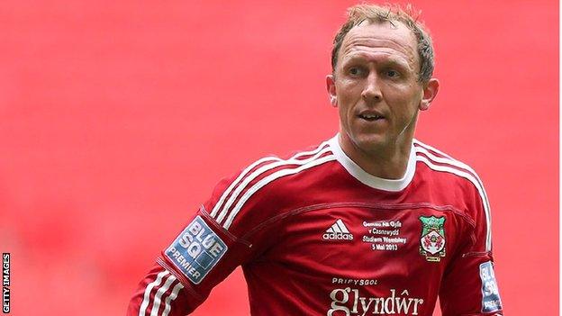 Andy Morrell in action for Wrexham at Wembley