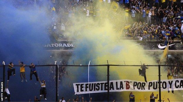 Crowd violence during the second half of the Boca-River "superclasico"