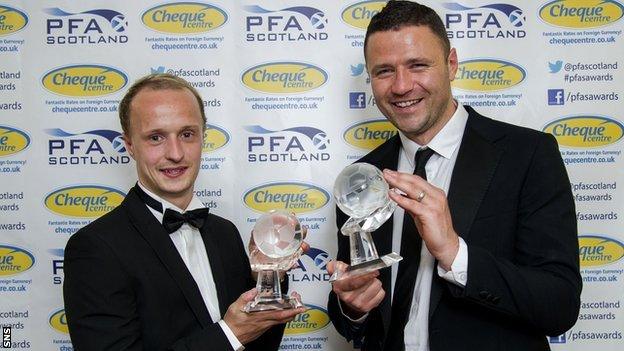 Hibernian's Leigh Griffiths and Motherwell's Michael Higdon