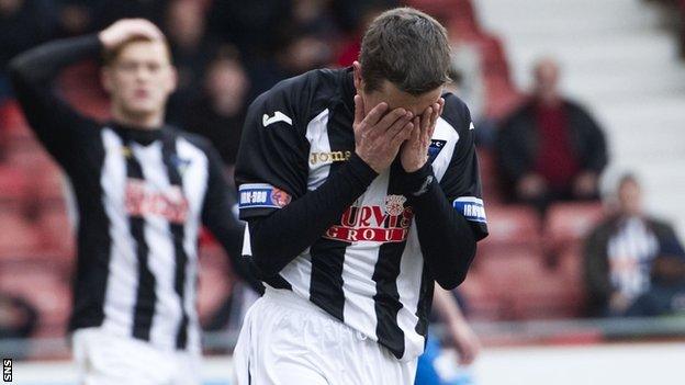 Disconsolate Dunfermline players