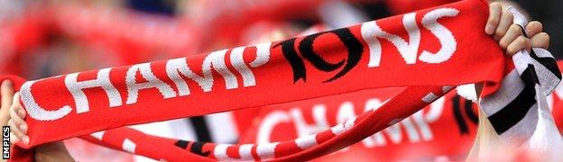 Manchester United scarf