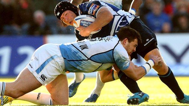 Sean Lamont tackles Richardt Strauss at the RDS