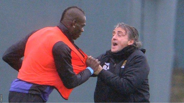 Mario Balotelli (left) and Roberto Mancini