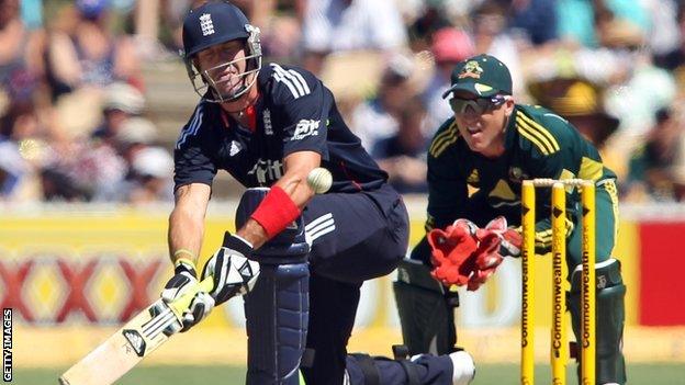 Kevin Pietersen and Brad Haddin in the Australia-England ODI series in 2011