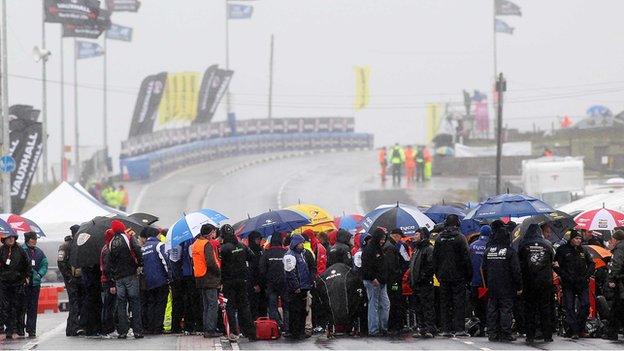 Rain pours down at the NW200 grid