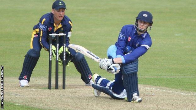 Glamorgan's Mark Wallace keeps wicket to Chris Dent of Gloucestershire