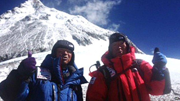 An incredible 80-year-old man has become to oldest person to climb Mount Everest!