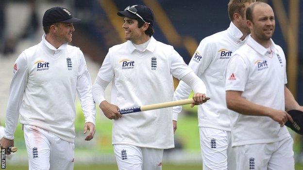 Graeme Swann (left) and skipper Alastair Cook celebrate England's 2-0 series victory over New Zealand