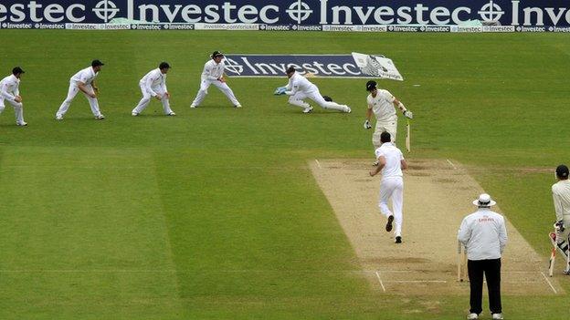 England claim final wicket