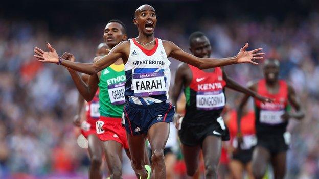 Mo Farah (centre)