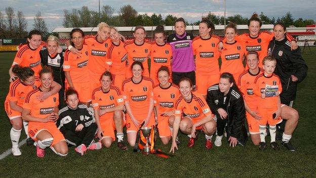 Glasgow City celebrate lifting the League Cup