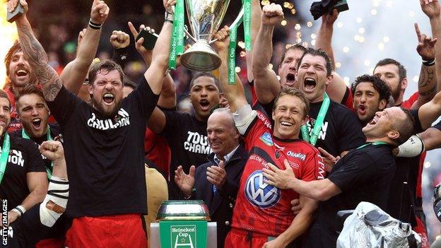 Jonny Wilkinson and team-mates celebrate winning the Heineken Cup