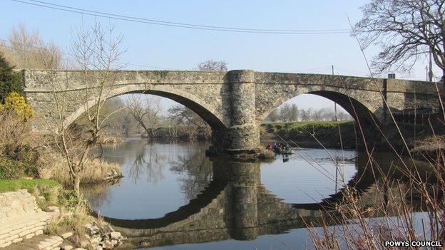 Llansanffraid bridge