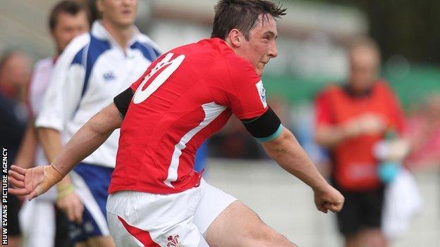 Sam Davies kicks a goal for Wales under-20