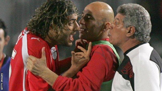 Mido argues with coach Hassan Shehata (right) during Egypt's 2006 Africa Cup of Nations semi-final