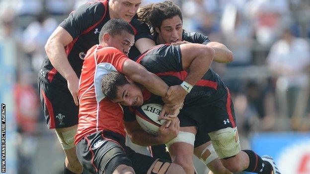 Andries Pretorius of Wales is tackled by Hendrik Tui of Japan