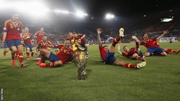 Spain celebrate retaining their U21 title