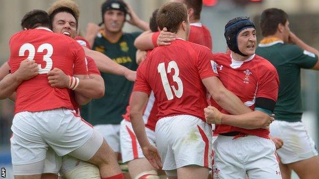 Wales players celebrate victory over South Africa