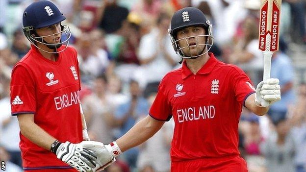 Joe Root (left) with Jonathan Trott