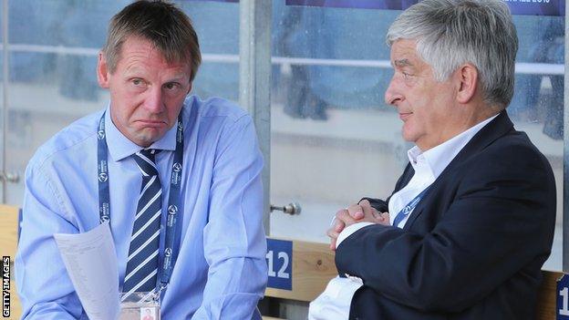 Stuart Pearce (left) and FA chairman David Bernstein