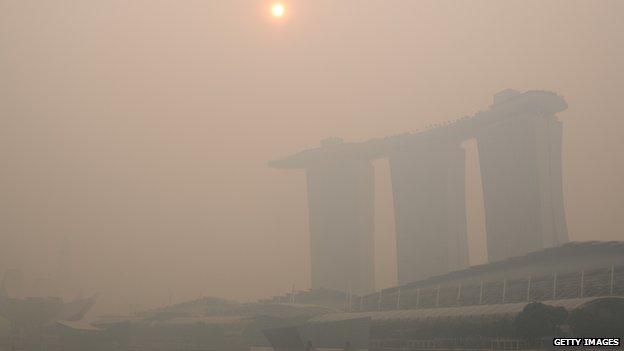 Smog shrouds Marina Bay Sands hotel and casino in Singapore