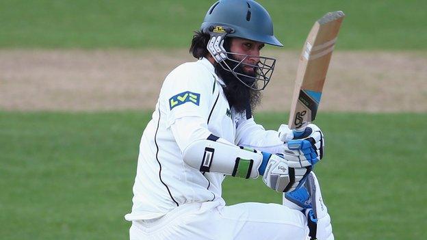 Moeen Ali batting against Glamorgan