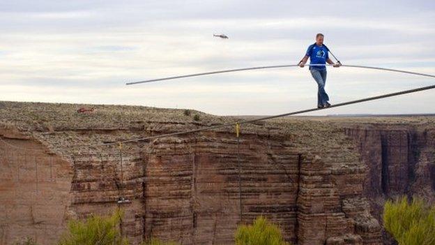 Man crosses Grand Canyon