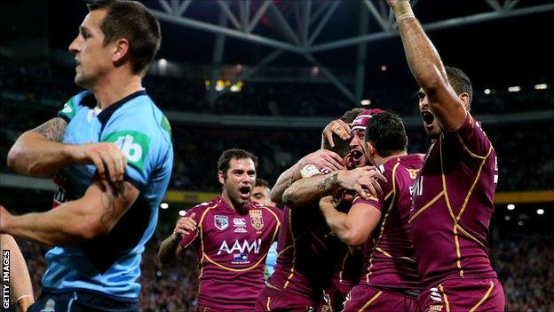 Queensland celebrate Darius Boyd's try