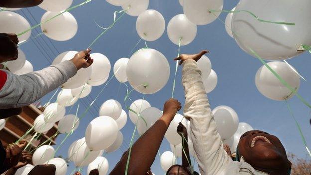 Children release balloons