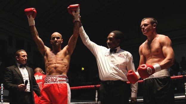 Leon McKenzie (left) is awarded the win over John Mason