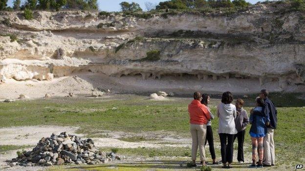 Obamas in quarry on Robben Island, 30 June 2013